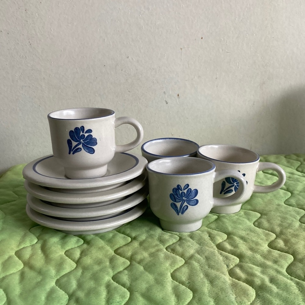 Set of 4 expresso cups and sauces